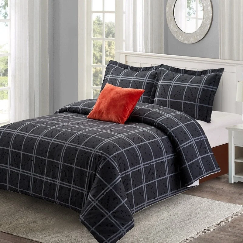 Full - size comforters suitable for full - sized beds in guest rooms or small bedroomsBrooklyn 4pc Comforter Set 100% Microfiber Polyester 120gsm - Includes 1 Comforter + 2 Shams +1 Pillow- Machine washable-King