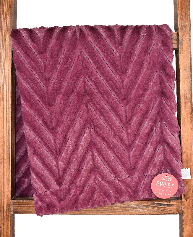 Chenille blankets with a thick and fuzzy textureEverest Burgundy - OMG Demi