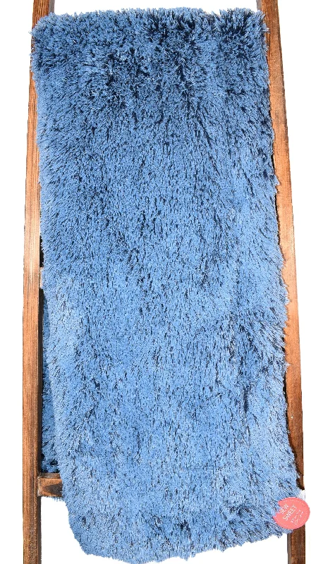 Alpaca wool blankets for a hypoallergenic and warm optionFrosted Shaggy Navy / Bluebell - OMG Nicole