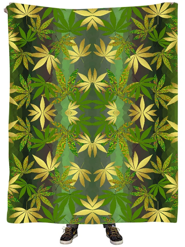 Bamboo fiber blankets with natural antibacterial propertiesGold Weed Leaves Plush Blanket