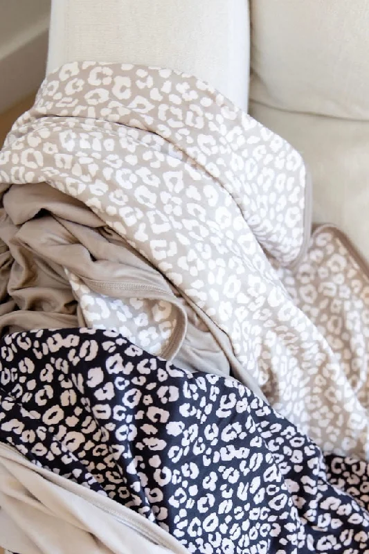 Microfiber blankets that are durable and easy to care forTHE HONEY